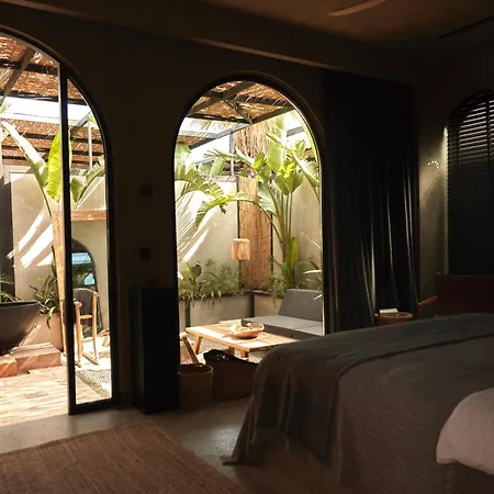 @before Sunset Готель